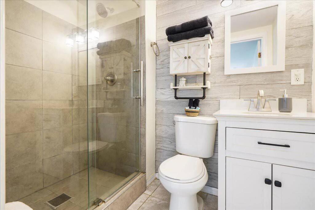 5 Minutes Walk To 4br/2baths