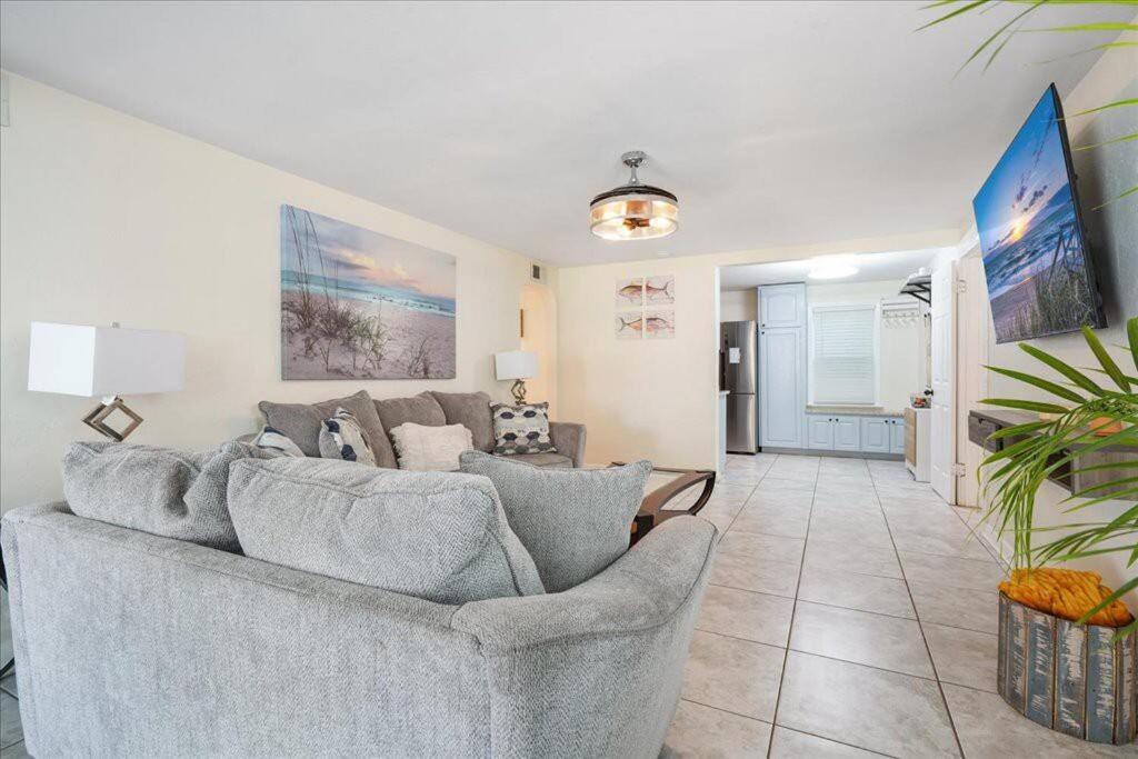 5 Minutes Walk To 4br/2baths Holiday home *