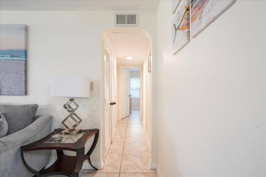 5 Minutes Walk To 4br/2baths *
