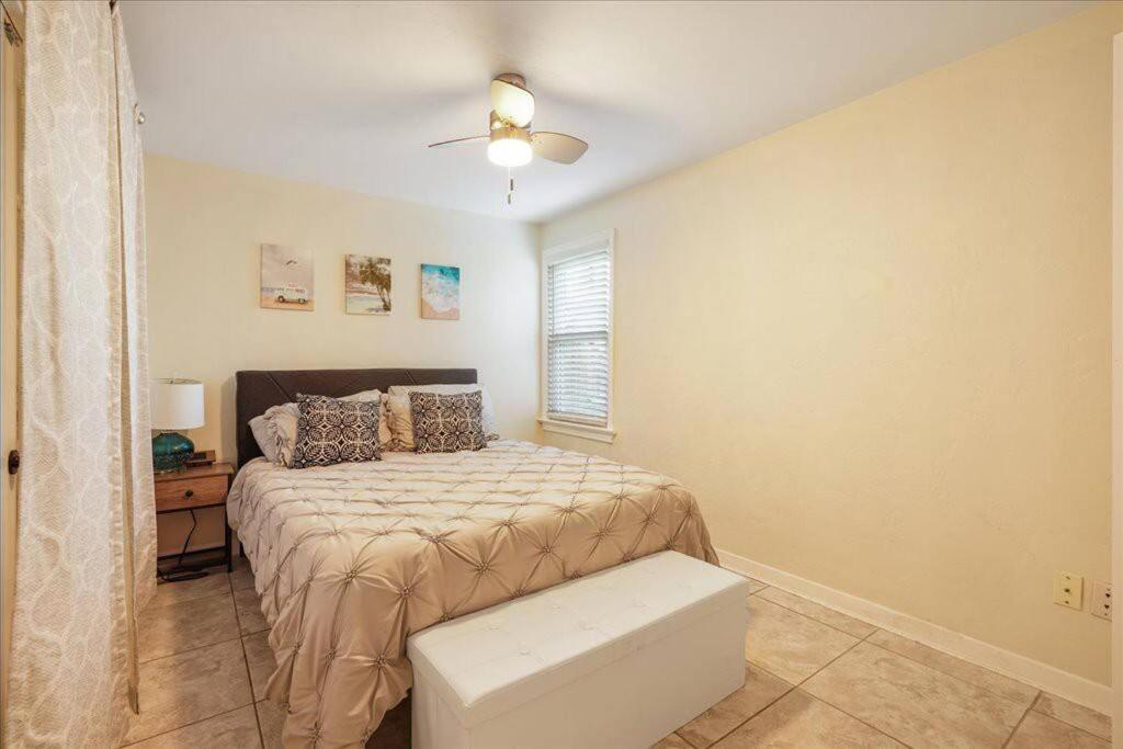 5 Minutes Walk To 4br/2baths