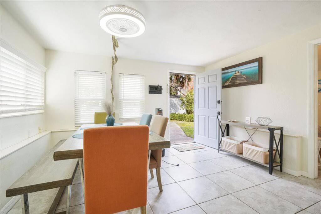 Holiday home 5 Minutes Walk To 4br/2baths