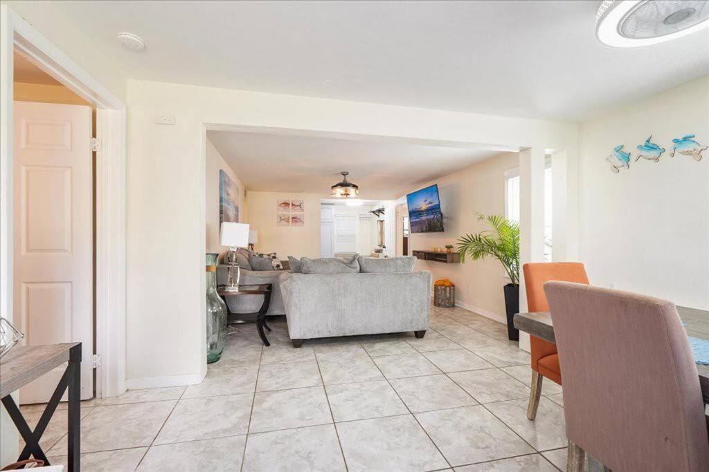 5 Minutes Walk To 4br/2baths Daytona Beach