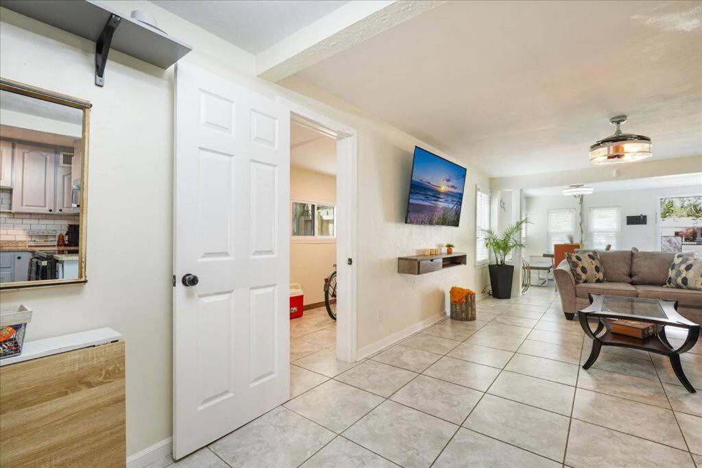 Holiday home 5 Minutes Walk To 4br/2baths Daytona Beach
