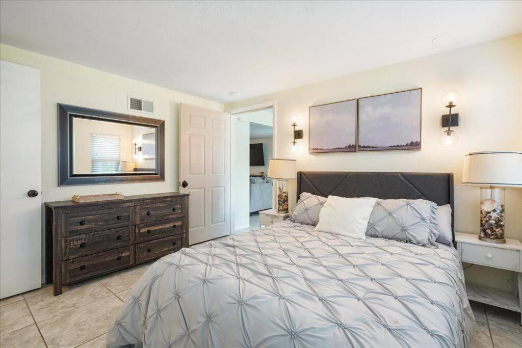 Holiday home 5 Minutes Walk To 4br/2baths