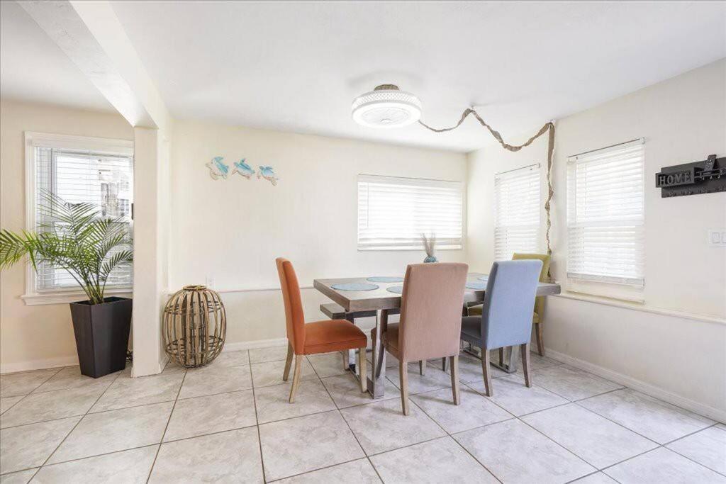 5 Minutes Walk To 4br/2baths Holiday home